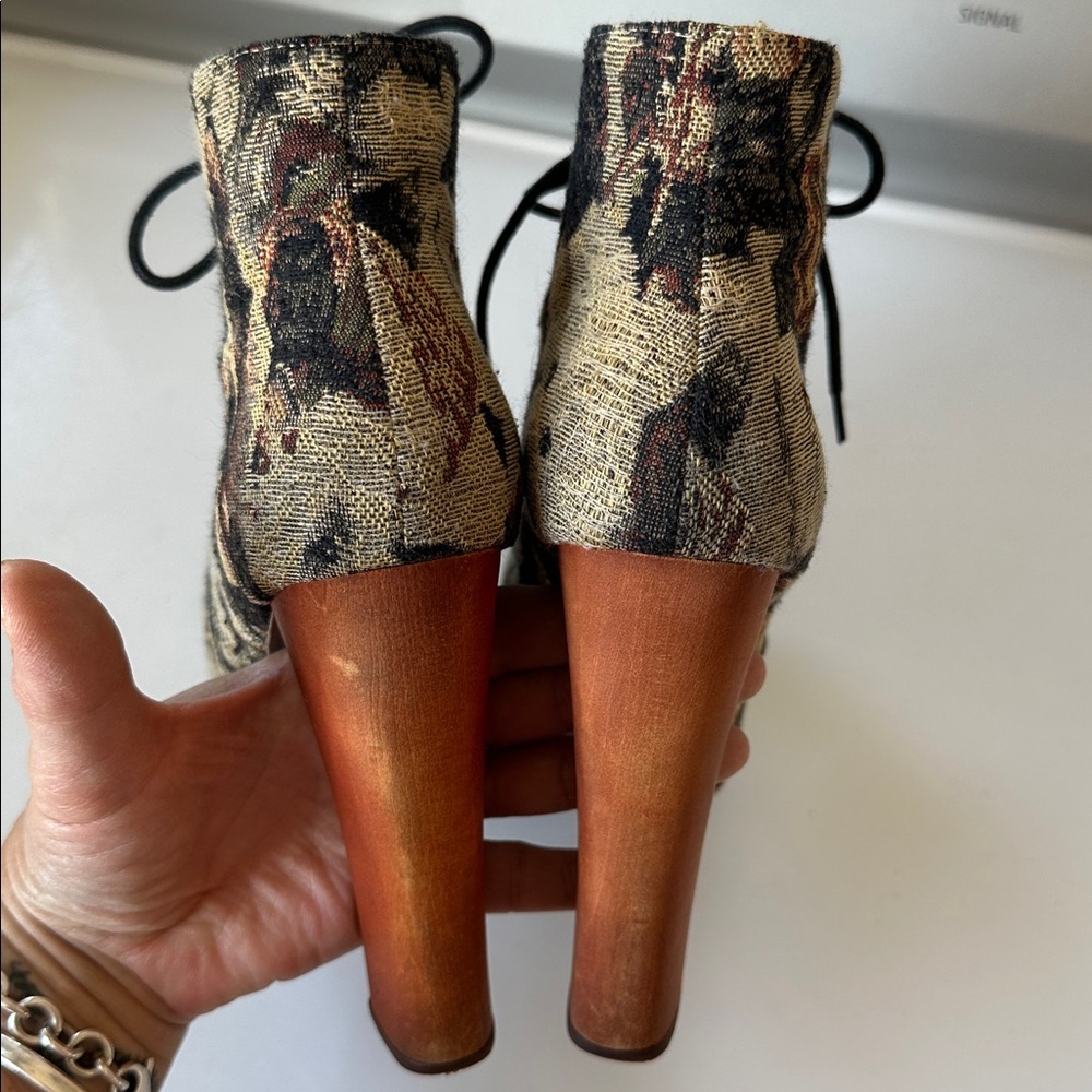 Jeffrey Campbell Lita Fab Platform Ankle Boots in Dog Tapestry Size 6 Lace Up - Picture 11 of 16